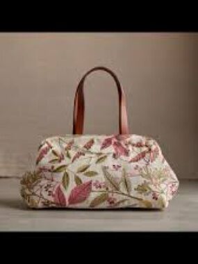 Atenti tapestry bag featuring floral embroidery and leather handles